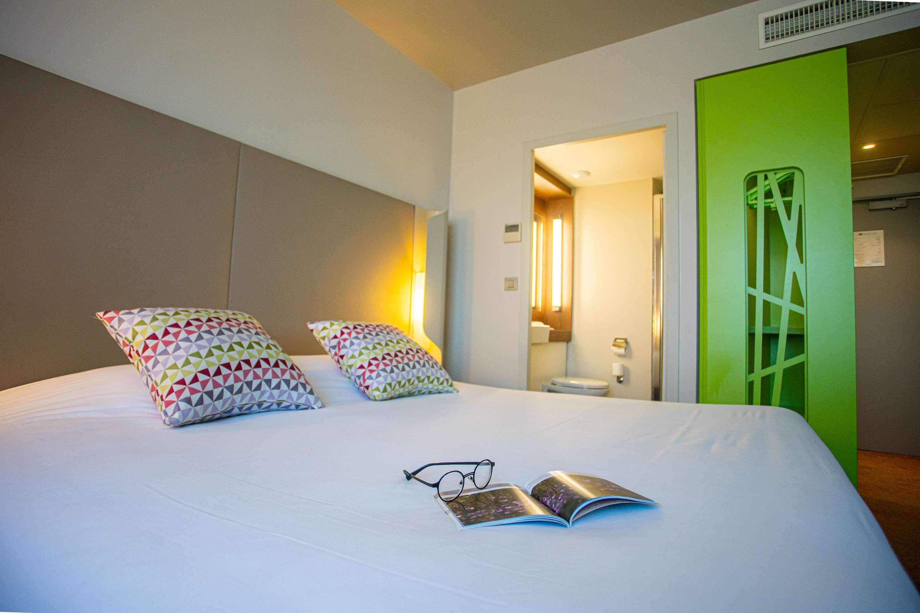 Campanile Carcassonne Est - La Cite Hotel Buitenkant foto